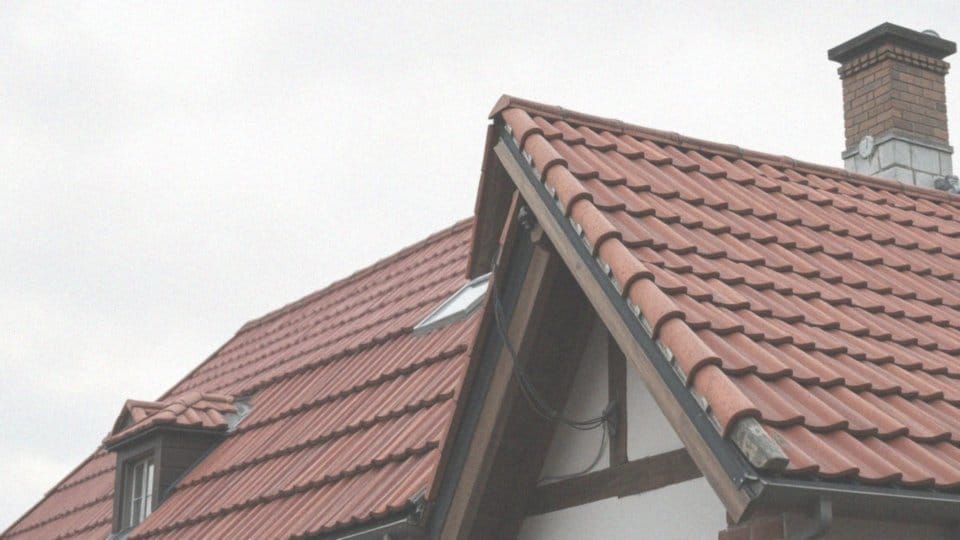 Jakie materiały i systemy stosuje się w instalacjach odgromowych?